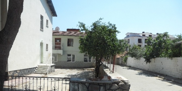 Okul Bahçesindeki Askeri Malzemeler Kaldırıldı