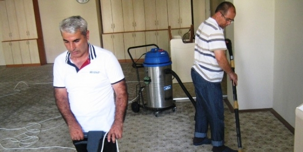 İzmit’de İbadethane Temizlikleri Sürüyor