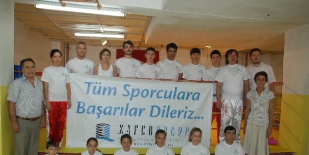 Eskişehirli Sporcular Türkiye Kickboks Şampiyonasi’na Katılıyor