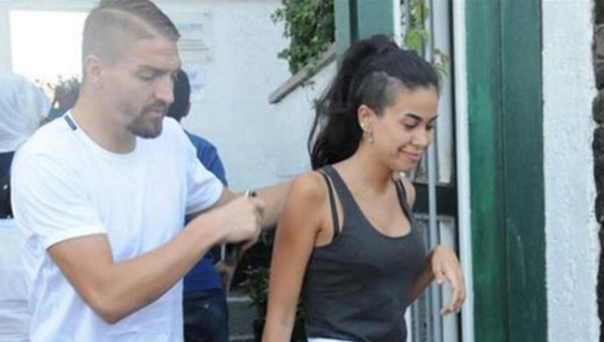 Caner Erkin'den eşi Asena'ya şok hareket