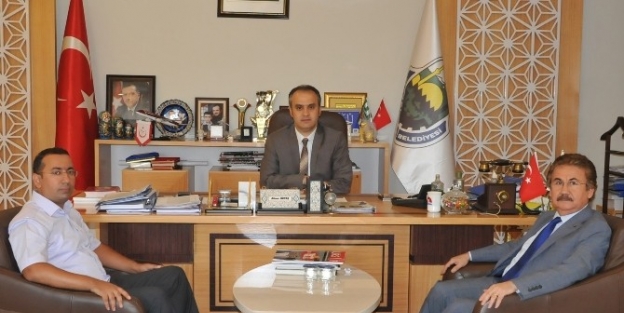 Fakülteye Destek Verenlere Plaket