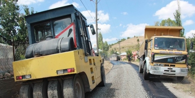 Şarkişla İlçesi Kümbet Köyü Sakinlerinin Yol Sevinci