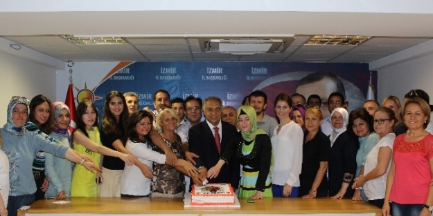 Ak Parti İzmir’de "13.yaş" Coşkusu