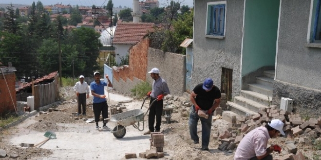 Kilit Parke Taşı Sokaklarda Bakım Ve Onarım Çalişmalari