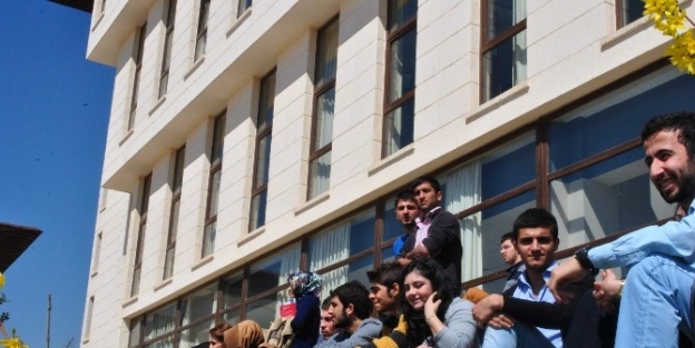 Hkü’yü Yeni Kazanan Öğrencilere Kapsamlı Oryantasyon