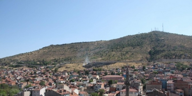 Afyonkarahisar’daki Ot Yangını Paniğe Neden Oldu