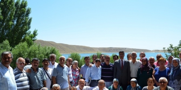 Adilcevaz Kaymakamlığı Ebad Üyelerine Yemek Verdi