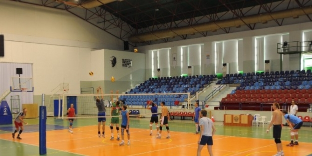 Rus Voleybol Takımı Marmaris’te Kampa Girdi