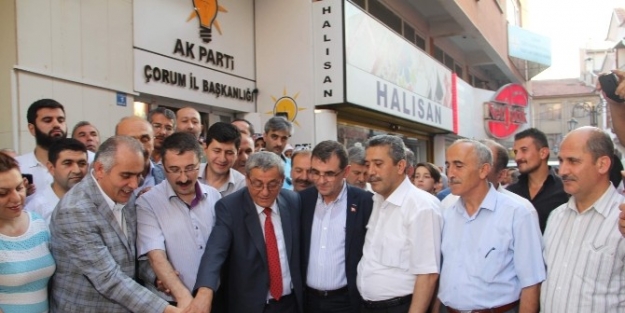 Ak Parti Çorum Teşkilatı’ndan Yaş Pastalı Kutlama