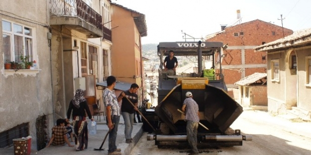 Kastamonu Belediyesinin Asfaltlama Çalişmalari Sürüyor