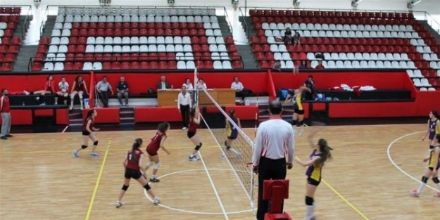 Bayan Sporcular Voleybolda Uşak’ın Aynası Olacak