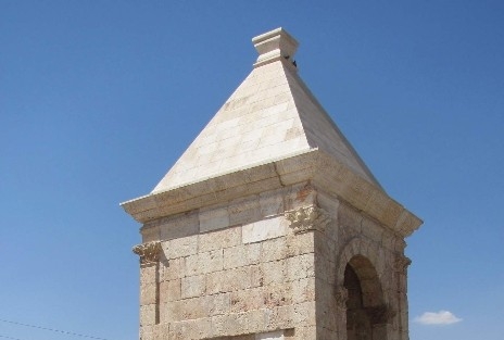 Alman Turistler Anıt Mezarlara Hayran Kaldı