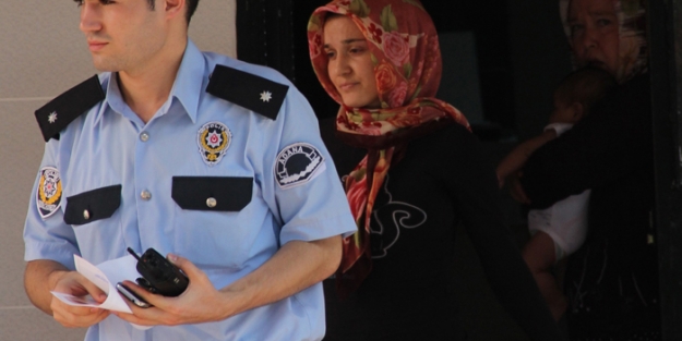 Harçlığı ile 50 kuruşa çikolata alan eşine dayak!