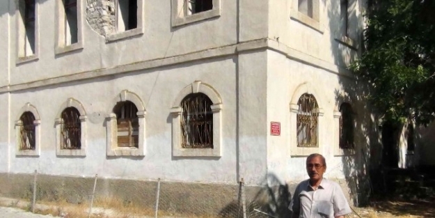 88 Yıllık Tarihi Okul Belediye Binası Olacak