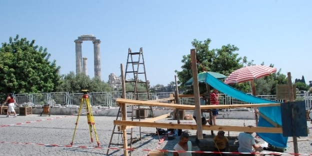 Didim’de Tapınak Önündeki Yol Kazı Nedeniyle Kapandı