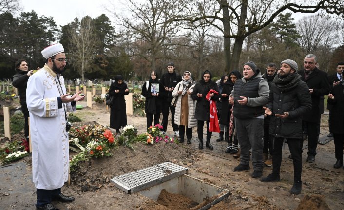 Almanya'da cenazesi yanlışlıkla yakılmıştı... Türk vatandaşının külleri toprağa verildi