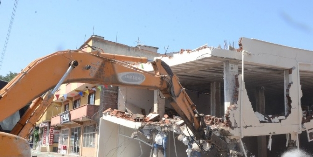 Osmangazi’de Kaçak İş Yeri Yerle Bir Edildi