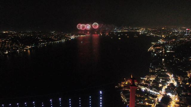 İstanbul Boğazı’nda görsel şölen