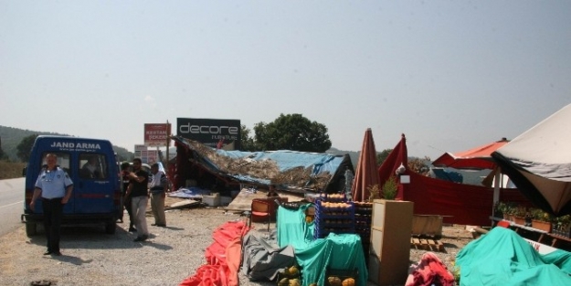 (özel Haber) Meyve Sergileri Yıkılan Köylüler Şeftalileri Yola Döktü