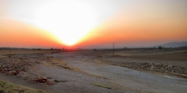Karasu Çayi Kurudu Araban Ovası Susuz Kaldı