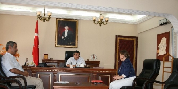 Buz Federasyon Başkanı Kaymakam Ali Ada’yı Makamında Ziyaret Etti