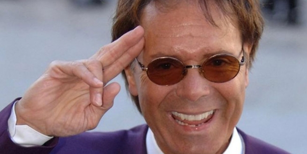 Ünlü şarkıcıya taciz suçlaması