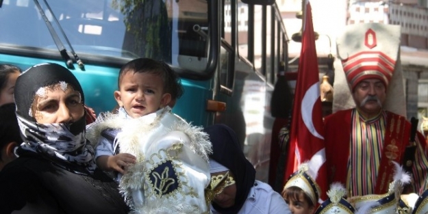 Cami Derneği Yüz Çocuğu Sünnet Ettirdi