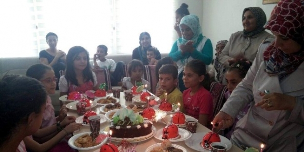 Yetim Çocuklarin Doğum Günü Kutlandı