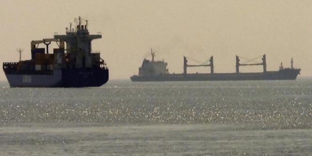 Boğazın ortasında arızalandı!