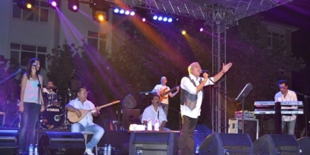 Ayçiçeği Festivalinde Edip Akbayram Rüzgarı