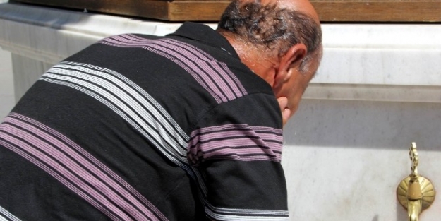 Kavurucu Sıcaklar Vatandaşlara Zor Anlar Yaşattı