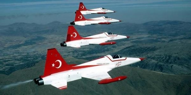 Eğitim uçağı düştü!