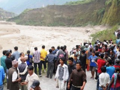 Şiddetli yağışlar 54 can aldı