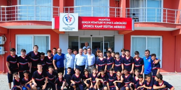 Özdağ’dan Minik Şampiyonlara Ziyaret