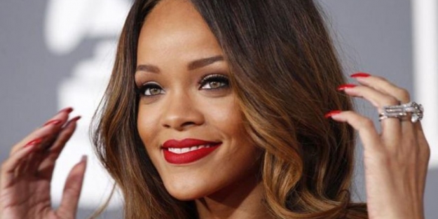 Rihanna İstanbul'a geliyor!