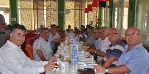Mhp’liler Muhtarlarla Kahvaltıda Buluştu