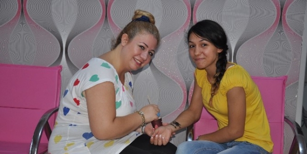 Kırkağaç’ta Geçici Dövmeye İlgi