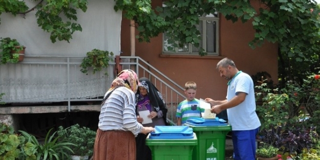 Kartepe’de Plastik Çöp Kovası Dağıtımları Sürüyor