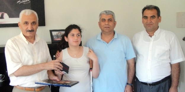 Almanya’nın Şampiyonu Türk Kıza ‘gören Göz’ Cihazı