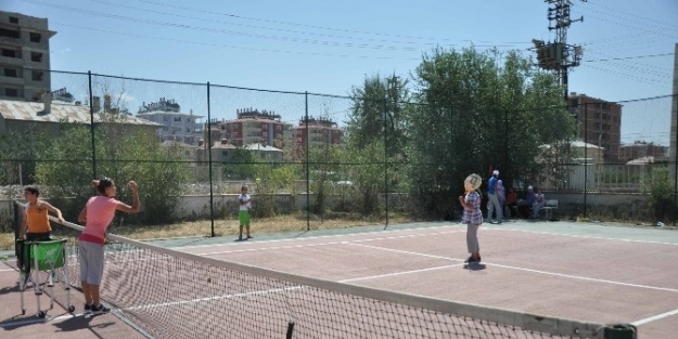 Van’da Ücretsiz Tenis Kursu