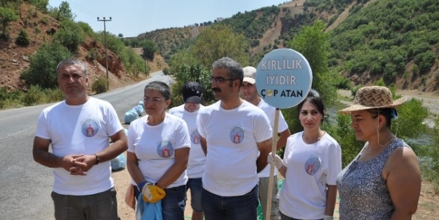 Tiyatroculardan Vadi Temizliği