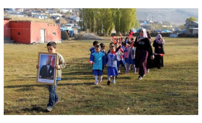 Alkışlarla karşılandılar