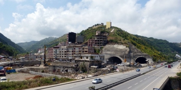 Başkan Gümrükçüoğlu: “trabzon’u Yollarla, İnci Gerdanlık Gibi Kuşatıyoruz”