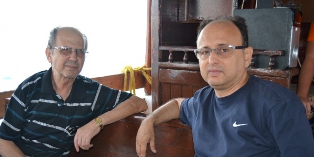 Gazetecilerin Saros’da Tekne Keyfi