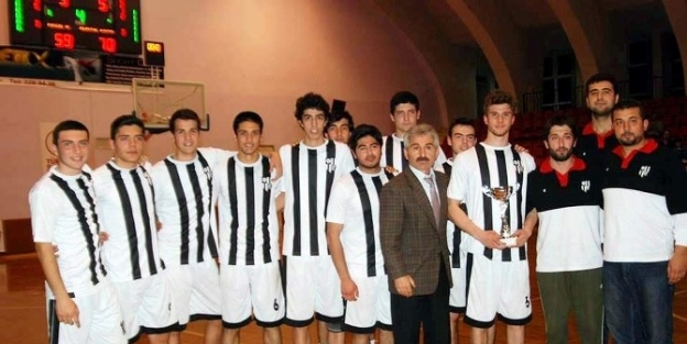 Aydınspor 1923 Basketçilerin Kupalarıyla Avunacak