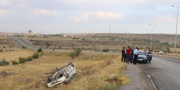 Otomobil Şarampole Yuvarlandı: 4 Yaralı