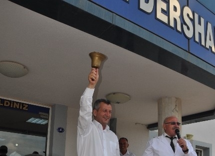 Menemen’de İlk Ders Zilini Başkan Şahin Çaldi