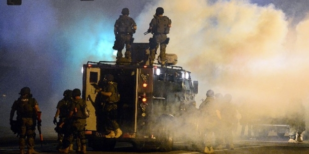 Abd’deki Ferguson Olayları’nda 31 Kişi Tutuklandı