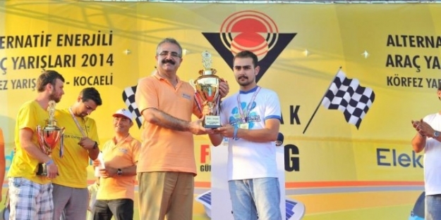 Uü’lü Öğrencilere Çifte Ödül