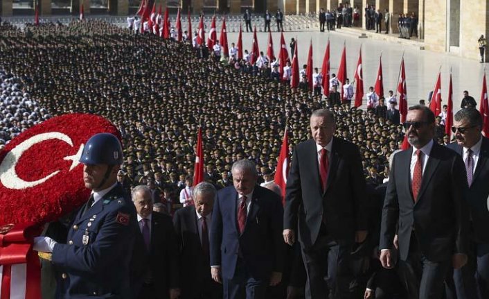 Erdoğan, Anıtkabir özel defterini imzalayarak bu mesajı paylaştı!